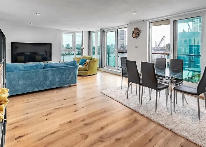 Amazing 2 Bedrooms With River Views For 6 People